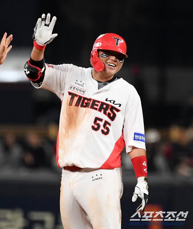 11일 광주 기아챔피언스필드에서 열린 KIA 타이거즈와 LG 트윈스의 경기. 4회말 KIA 한준수가 안타를 날린 뒤 환호하고 있다. 광주=박재만 기자pjm@sportschosun.com/2024.04.11/