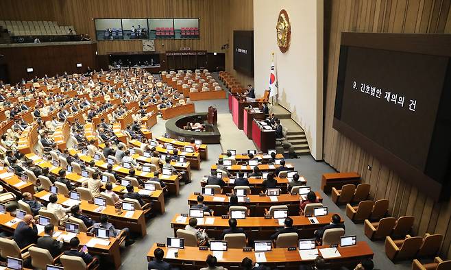 지난해 5월 30일 서울 여의도 국회에서 열린 제406회국회(임시회) 제2차 본회의에서 윤석열 대통령이 재의요구권(거부권)을 행사한 간호법 제정안이 출석 의원 289명 중 찬성 178명, 반대 107명, 무효 4명으로 최종 부결됐다. /뉴스1