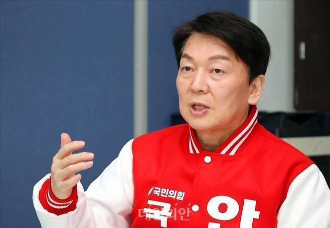 안철수 국민의힘 경기 성남분당갑 후보가 지난 3월 14일 오후 분당구 선거사무소에서 데일리안과 인터뷰를 하고 있다. ⓒ데일리안 홍금표 기자