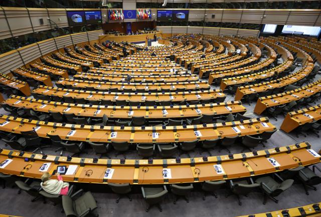10일 벨기에 브뤼셀의 유럽연합(EU) 회의장 전경. 이날 유럽의회는 본회의를 열어 신이민·망명 협정을 가결시켰다. 브뤼셀=EPA 연합뉴스
