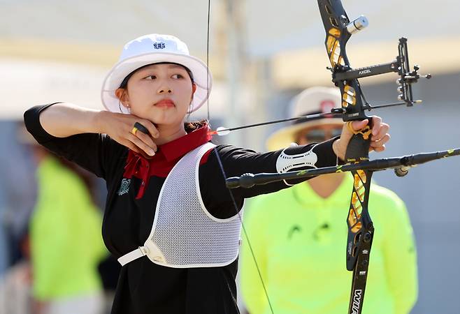 임시현이 지난해 10월 18일 광주국제양궁장에서 열린 제104회 전국체육대회(전국체전) 양궁 여자대학부 개인전 결승에서 활시위를 당기고 있다. 연합뉴스