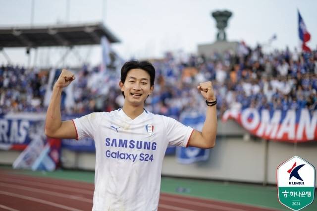 “왼발은 지금도 염기훈 감독님이 최고...함께 훈련하며 배우는 게 많다” ‘코리안 즐라탄’ 김현이 골 감각을 찾아간다