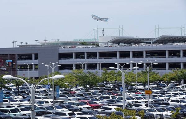 인천공항공사가 인천국제공항 주차 요금 인상안을 재추진할 예정이다. 사진은 인천국제공항 주차장. /사진=뉴스1