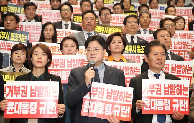 홍익표 더불어민주당 원내대표가 지난해 12월8일 오후 서울 여의도 국회 로텐더홀 계단 앞에서 열린 윤석열정권 거부권 남발 및 '노란봉투법·방송법' 재의 부결 규탄대회에서 발언을 하고 있다. /사진=뉴스1