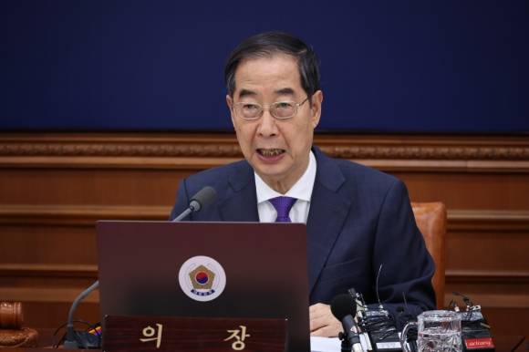 발언하는 한덕수 국무총리 - 한덕수 국무총리가 11일 오전 서울 종로구 정부서울청사에서 열린 국무회의에 참석해 발언하고 있다. 2024.4.11 연합뉴스