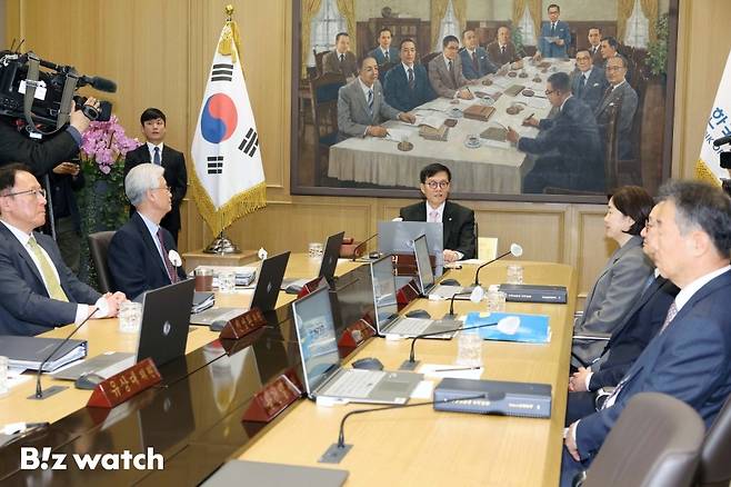 이창용 한국은행 총재가 12일 서울 중구 한국은행에서 열린 금융통화위원회를 주재하고 있다. 2024.04.12. 사진공동취재단