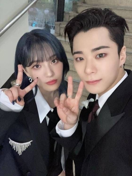 문수아와 문빈(오른쪽)