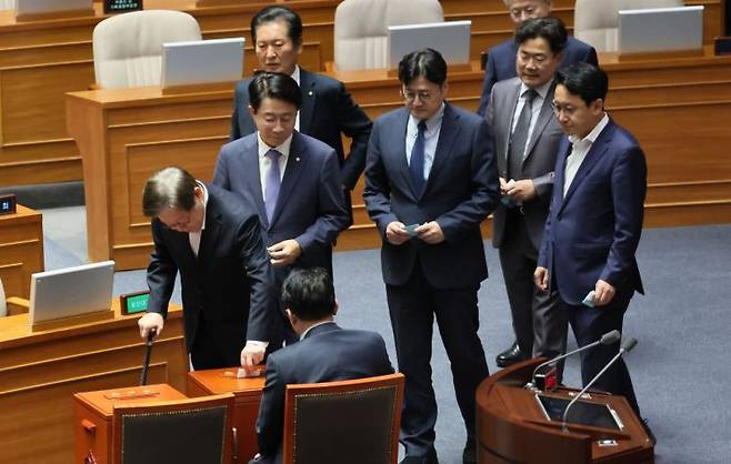 더불어민주당 이재명 대표가 국회 본회의 표결에 참여하는 모습. [이미지출처=연합뉴스]