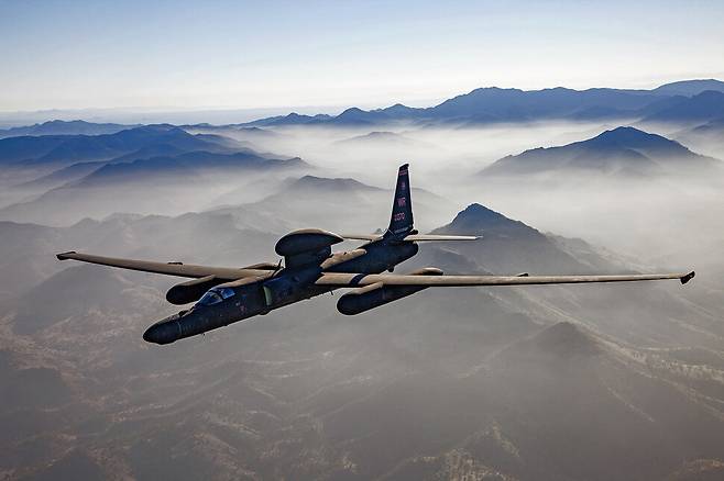 미 공군 정찰기 U-2 드래곤 레이디가 성능 개량을 마치고 시험 비행을 하고 있다. 록히드 마틴 누리집
