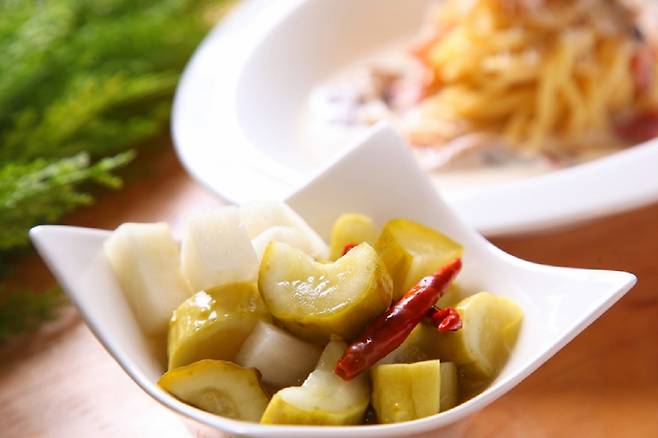 피클 등 절임 채소를 과도하게 먹을 경우 암 발생 위험이 커진다고 알려졌다./사진=게티이미지뱅크