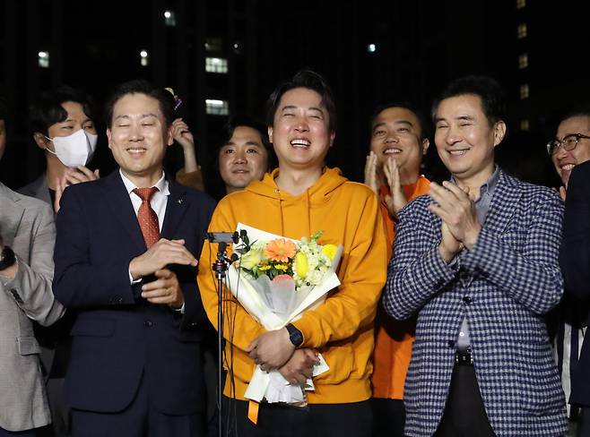 Lee Jun-seok, candidate for the New Refom Party running for the Hwaseong-B District in Gyeonggi Province, laughs after his victory in the constituency seemed to be confirmed on Thursday. (Yonhap)