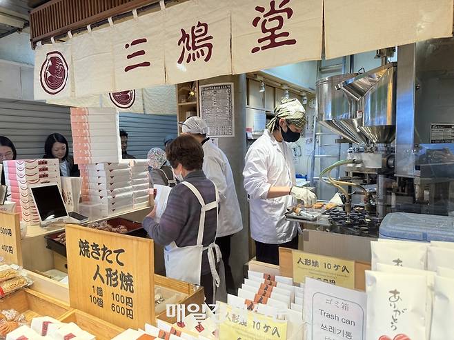 가게 안에서 직접 과자를 만드는 미하토도 / 사진=홍지연 여행+ 기자