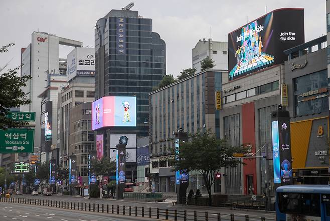 지난 2월 서울시 오피스빌딩 공실률은 2%대로 안정적인 모습을 보였다. CBD(종로·중구)를 제외한 YBD(영등포·마포)와 GBD(강남·서초)의 공실률이 모두 늘었다. 사진은 강남대로 전경./사진제공=삼성전자
