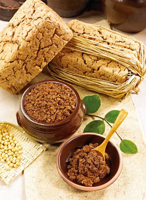 된장과 고추장 등 전통 장류에 함유된 미생물이 암을 예방하고 혈압을 내리는 등 건강에 이로운 다양한 효능을 지닌다는 기능성 연구 결과가 보고되고 있다. [GETTYIMAGES]