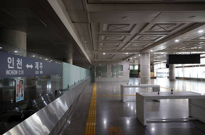 적막감만 감도는 인천항 연안여객터미널 [촬영 홍현기]