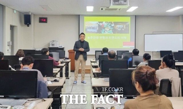 정읍시는 농업·농촌·농식품 분야에서 활동을 희망하며 협동조합을 설립하고자 하는 시민을 대상으로 '정읍지황 협업 활성화 경쟁력 강화' 교육생을 모집한다./ 정읍시