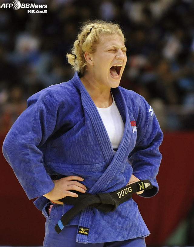 케일러 해리슨이 2010년 제17회 국제유도연맹 여자선수권대회 –78㎏ 우승 후 기뻐하고 있다. 사진=AFPBBNews=News1
