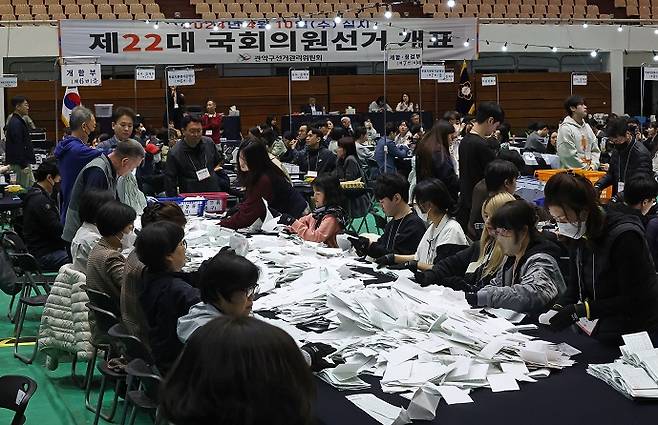정치권은 선거 결과에 나타난 민심을 왜곡하지 않고 제대로 읽어야 할 것이다.[사진=연합뉴스]