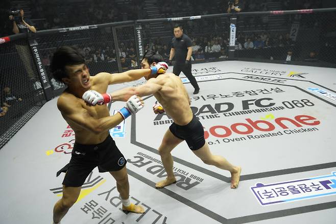 윤태영과 김산의 모습. 사진=ROAD FC