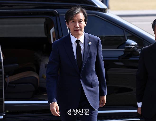 조국 조국혁신당 대표가 지난 12일 오전 비례대표 당선인들과 함께 현충탑 참배를 위해 서울 동작구 국립서울현충원에 도착하고 있다. 박민규 선임기자