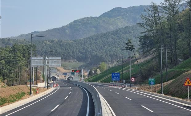 [대전=뉴시스]청주시 내수읍-용정동 간 5.64km 구간의 3차 우회도로가 18일 개통한다. 2024. 04. 14  *재판매 및 DB 금지