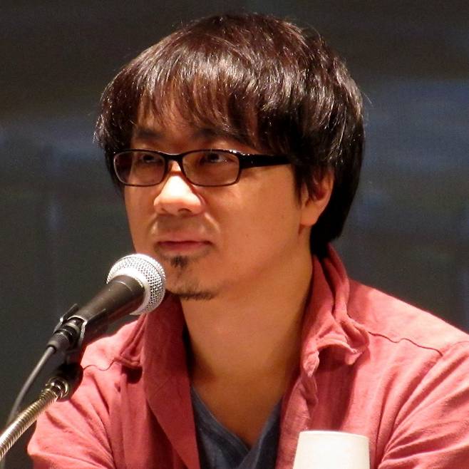 〈너의 이름은〉 등 재난과 사랑을 연결하는 애니메이션을 만든 신카이 마코토 감독.