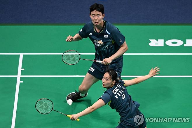 준결승을 치르는 서승재(뒤)-채유정 [AFP=연합뉴스]