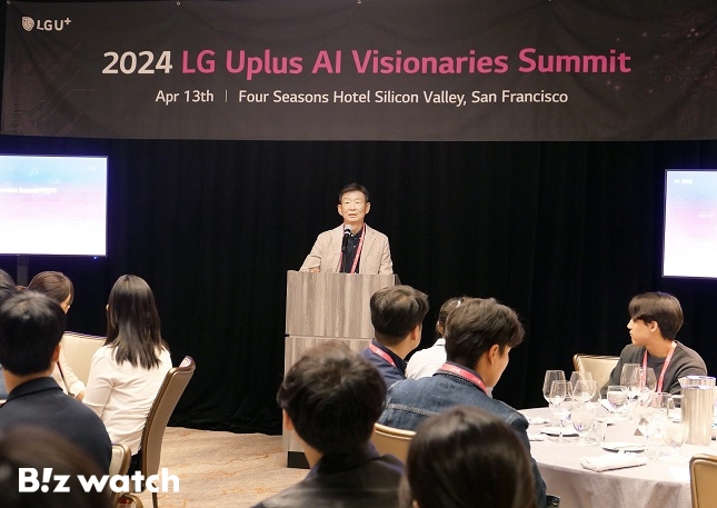 황 사장은 13일(현지시간) 미국 실리콘밸리 포시즌스 호텔에서 AI 분야의 글로벌 인재들과 미래 비전을 공유하는 행사를 직접 주관했다. /사진=LG유플러스 제공