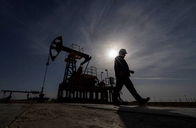 FILE PHOTO: An oil and gas industry worker seen at a drilling rig at the Zhetybay field in the Mangystau region, Kazakhstan, November 13, 2023. REUTERS/Turar Kazangapov/File Photo