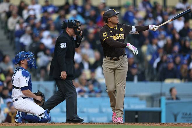 샌디에이고 매니 마차도가 4회 좌월 솔로홈런을 터뜨리고 있다. AFP연합뉴스