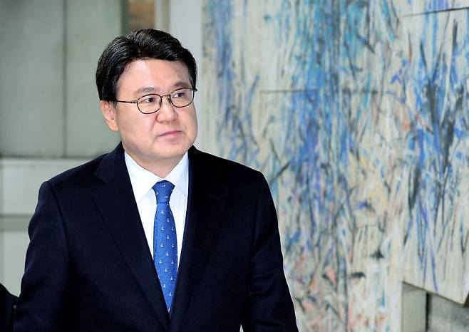 황운하 더불어민주당 의원이 지난달 29일 오후 서울 서초동 서울중앙지방법원에서 열린 청와대 울산시장 선거 개입 의혹' 공직선거법위반 등 선고 공판에 출석하고 있다. /뉴스1