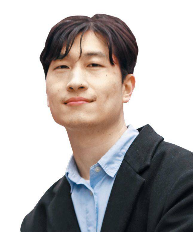 강우근 시인. 2021 조선일보 신춘문예 시 부문 당선자