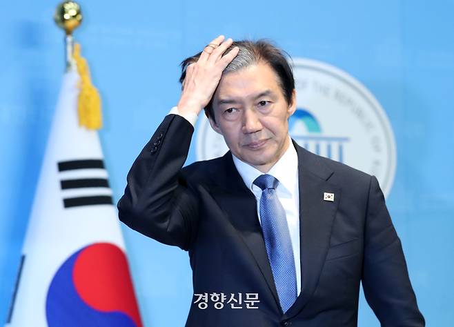 조국 조국혁신당 대표가 지난 2일 국회 소통관에서 기자회견을 마치고 자리를 나서고 있다. 박민규 선임기자