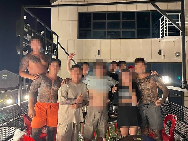 J파 조직원 단합 사진. 경기남부경찰청 제공