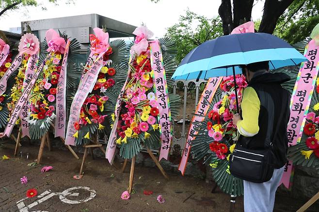 15일 국회 헌정회관 앞에 국민의힘 한동훈 전 비상대책위원장을 응원하는 화환이 놓여있다. [사진 = 연합뉴스]