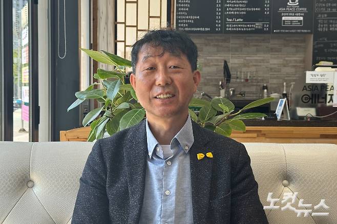 2014년 4월 16일 세월호 참사 당시 팽목항을 찾았던 광산구청소년수련관 이재웅 관장. 김수진 기자