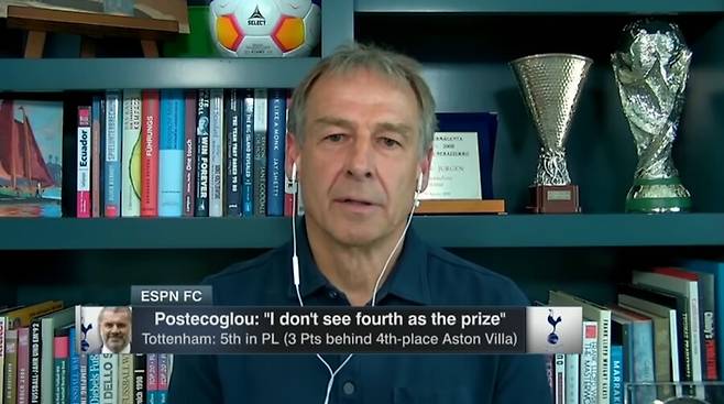 ▲ 한국 축구대표팀에서 경질된 위르겐 클린스만은 미국 스포츠 방송 “ESPN'에 모습을 드러냈다. ‘ESPN'은 공식 유튜브 채널에 영상을 업로드했는데, 해당 영상 속에는 클린스만이 패널로 출연을 하고 있었다. 클린스만은 레버쿠젠의 분데스리가 우승에도 의견을 더했다.