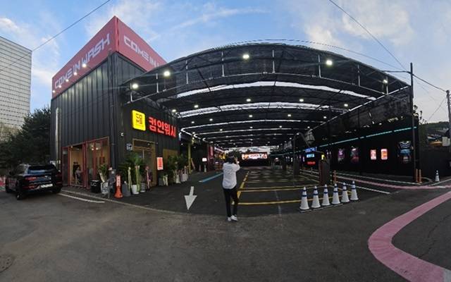 이경영과 김민종은 이번 세차 브랜드 사업을 시작으로 향후 영화사를 설립해 제작자로 나선다는 게 최종 목표다. 이를 통해 자신들만의 멋진 작품들을 제작한다는 계획이다. /(주)영차 제공