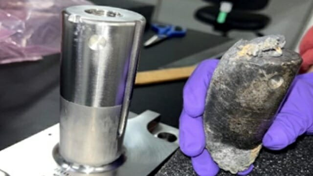 NASA가 지난 달 초 지구 대기권으로 들어와 미국 플로리다 주 가정집에 떨어진 ISS 우주 쓰레기를 회수해서 분석했다. (출처=NASA)