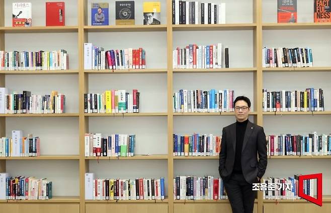 이재원 한국은행 경제연구원장은 "미국이 금리 인하 기조로 전환하면 각국이 자기 경제 상황에 따라 차별화된 정책을 할 수 있는 여지가 더 클 것으로 예상한다"고 말했다. 사진은 한국은행 도서관 서가. 사진=조용준 기자 jun21@