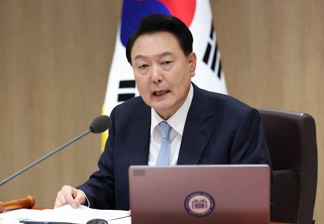 윤석열 대통령이 16일 서울 용산 대통령실 청사에서 열린 국무회의에서 발언을 하고 있다. 연합뉴스 제공.
