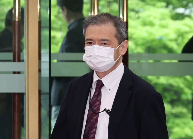 미바에 다이스케 주한일본대사관 총괄공사가 16일 서울 외교부 청사로 들어서고 있다. 정부는 16일 일본이 외교청서에서 ‘독도는 일본 땅\'이라는 부당한 주장을 거듭한 데 대해 다이스케 주한일본대사관 총괄공사를 불러 항의했다. 연합뉴스