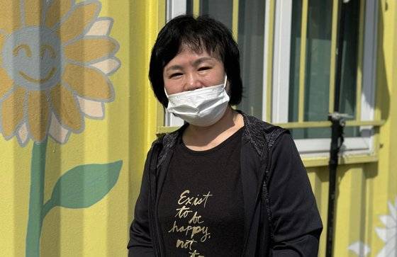 고(故) 조은정 양 어머니인 박정화 4.16가족나눔봉사단장이 지난 12일 경기도 안산 단원구 초지동 4.16세월호참사가족협의회 사무실에서 미소를 짓고 있다. 이보람 기자