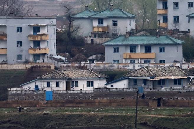 16일 판문점에서 북한 황해북도 기정동 마을이 보이고 있다. 뉴스1