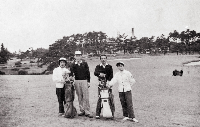 1957년 일본에서 열린 월드컵에 출전한 연덕춘(오른쪽) 고문과 박명출 고문. KPGA는 작고한 이들을 포함해 12명의 창립회원에 의해 설립됐다. KPGA제공