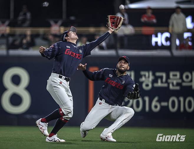 롯데 빅터 레이예스(오른쪽). 롯데 자이언츠 제공