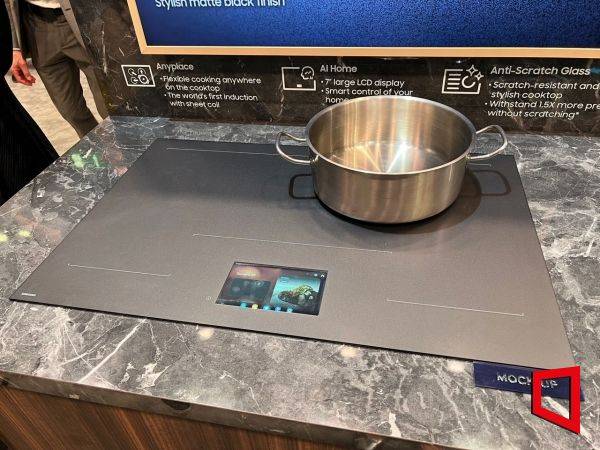 16일(현지시간) 밀라노서 열린 유로쿠치나 2024에서 삼성전자 '애니플레이스 인덕션' 모습. [사진=한예주 기자]