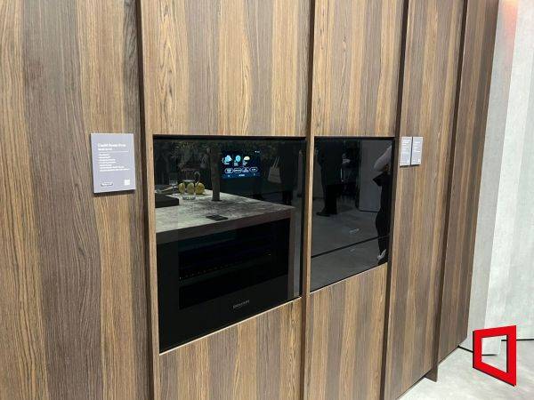 16일(현지시간) 밀라노 유로쿠치나 2024에서 LG전자 '고메(Gourmet) AI'를 적용한 시그니처 키친 스위트 오븐(24인치) 신제품 모습. [사진=한예주 기자]