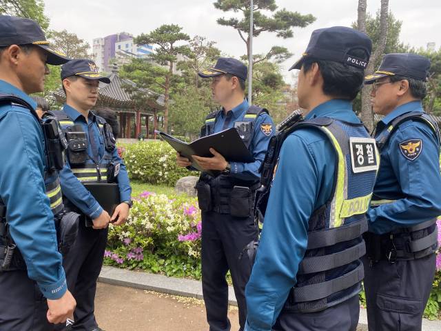 [영상]골목 누비는 경찰 기동순찰대···출범 50일 맞은 '일상 지킴이'