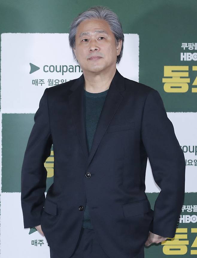 박찬욱 감독이 18일 오후 서울 강남구 삼성동 메가박스 코엑스점에서 열린 영화 ‘동조자’ 언론시사회 및 기자간담회에서 포즈를 취하고 있다. (사진=뉴스1)
